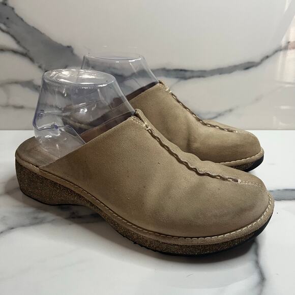 Clarks Women's Neutral Beige Leather Slide On Mules Sz 8 Comfort Outdoors - Picture 1 of 8
